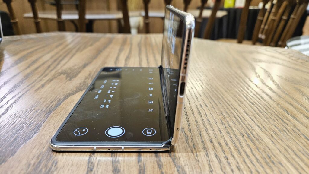 Huawei Mate X6 side