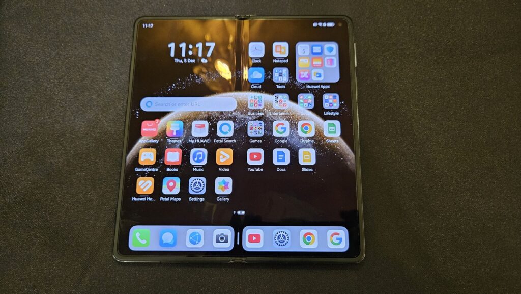 Huawei Mate X6 side open