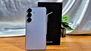 Samsung Galaxy S25 First Look and Unboxing - First impressions of their latest compact AI companion 2