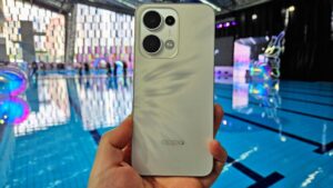 Oppo Reno13 5G Review - All-rounder midrange phone with AI and a cool underwater twist 11
