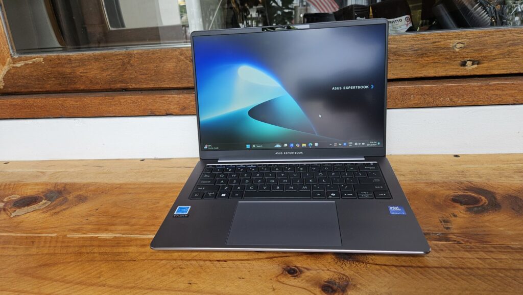 Asus ExpertBook P5 Review (P5405) front