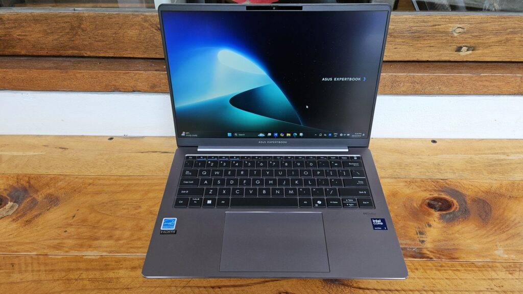 Asus ExpertBook P5 Review (P5405) front