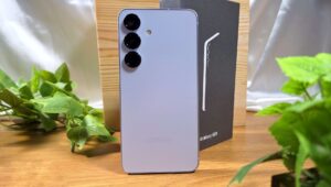Samsung Galaxy S25 Review - Compact Flagship Phone with Big AI Performance 2