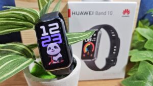 Huawei Band 10 Review - Sleek band with Touch ‘n Go QR payment and new metal case 11