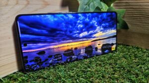realme GT 7 Review – Awesome Flagship Power on a Midrange Budget? 9
