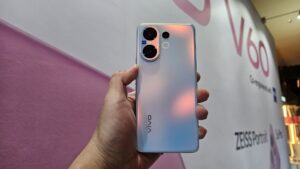 vivo V60 Review - Beautiful Blue Midranger with ZEISS Cameras tested 4
