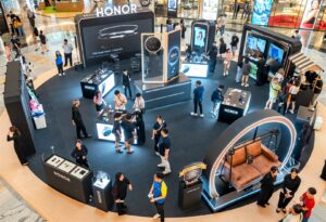 Honor Magic V5 roadshow debuts in Johor Bahru with RM114,000 in lucky draw prizes for shoppers 5