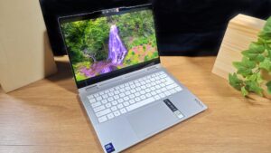 Lenovo Yoga 7i 2-in-1 Review - Versatile Intel Lunar Lake powered convertible for work and play 10