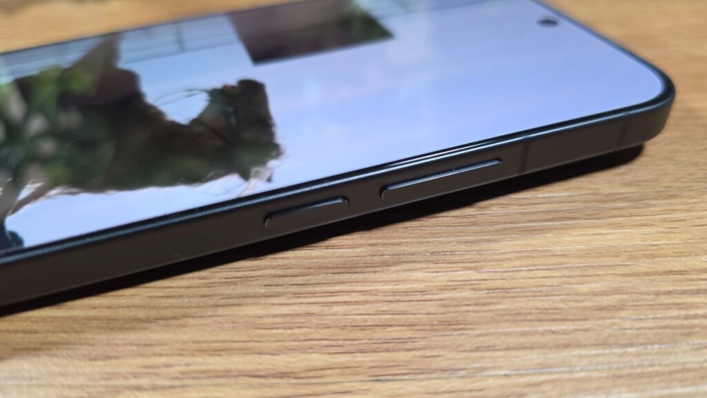 vivo V70 Review angled