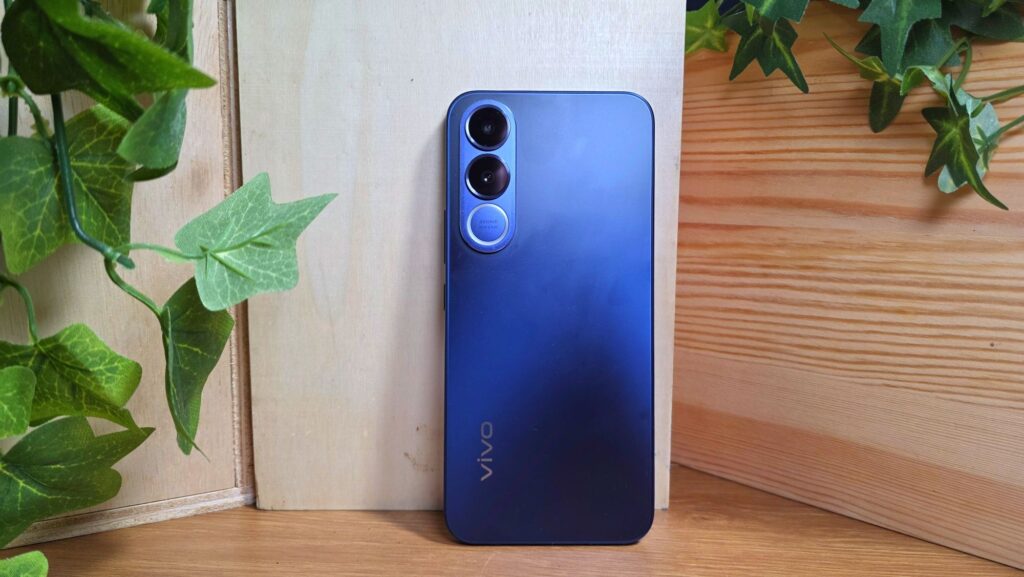 vivo V70 FE Review rear 2