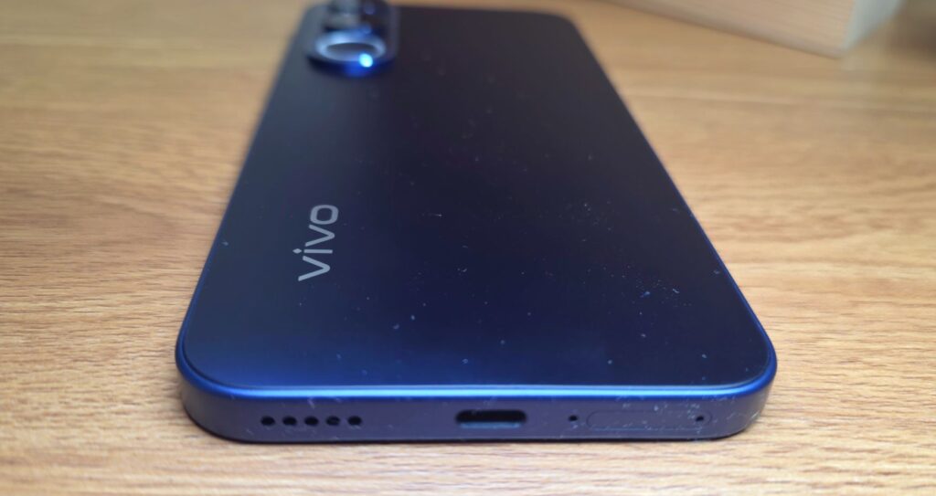 vivo V70 FE Review rear