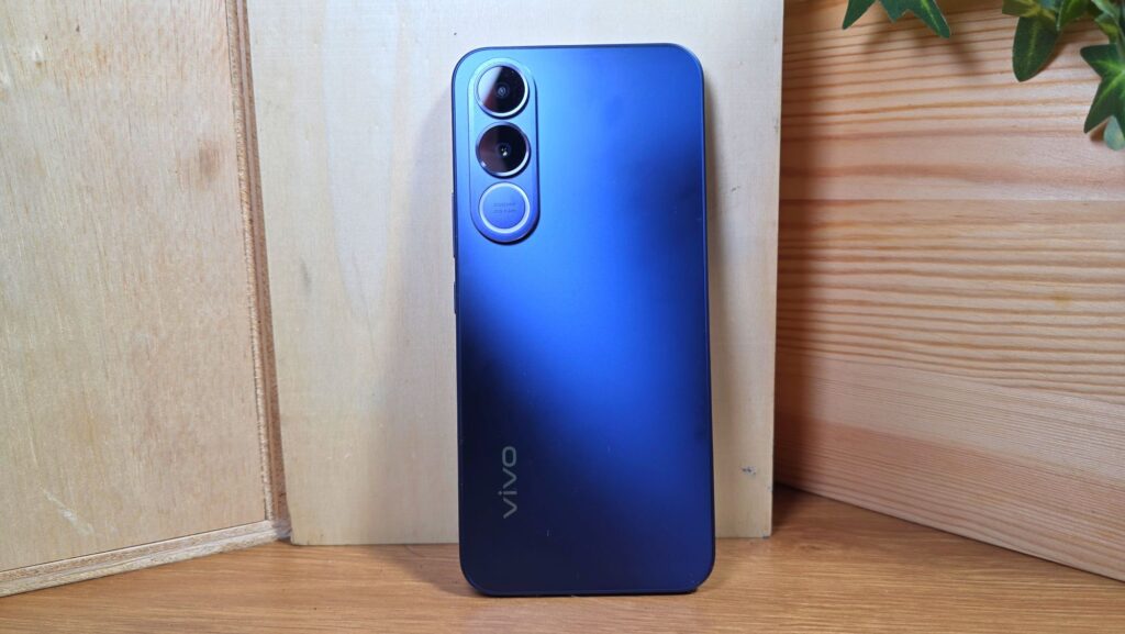 vivo V70 FE Review cameras