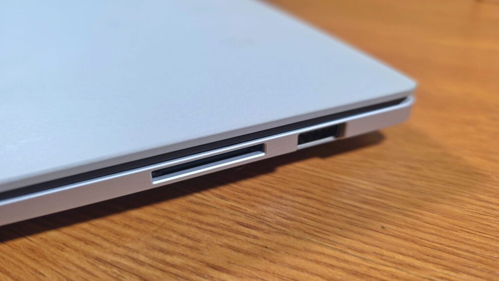 Asus Zenbook S16 Review (UM5606) right