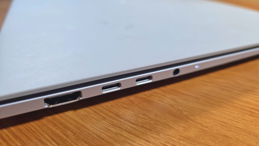Asus Zenbook S16 Review (UM5606) left