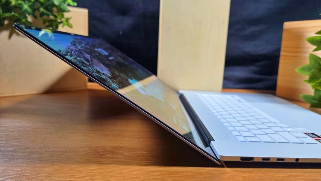 Asus Zenbook S16 Review (UM5606) side