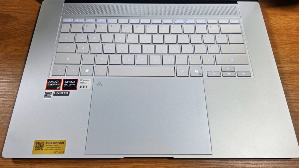 Asus Zenbook S16 Review (UM5606) keyboard