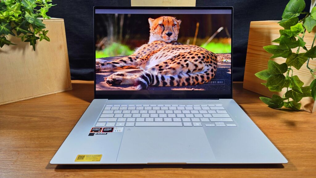 Asus Zenbook S16 Review (UM5606) front