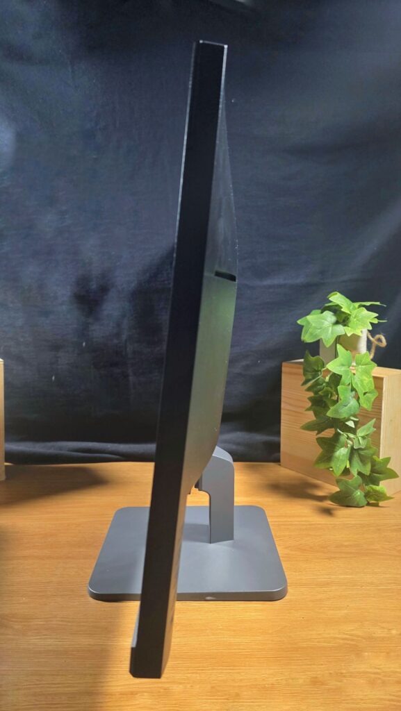 Lenovo LOQ 27-10 Review side