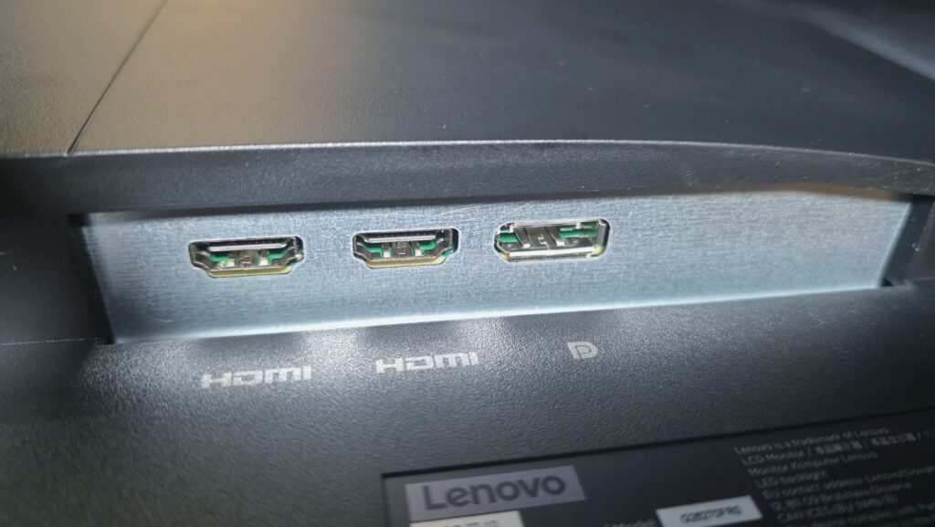 Lenovo LOQ 27-10 Review port