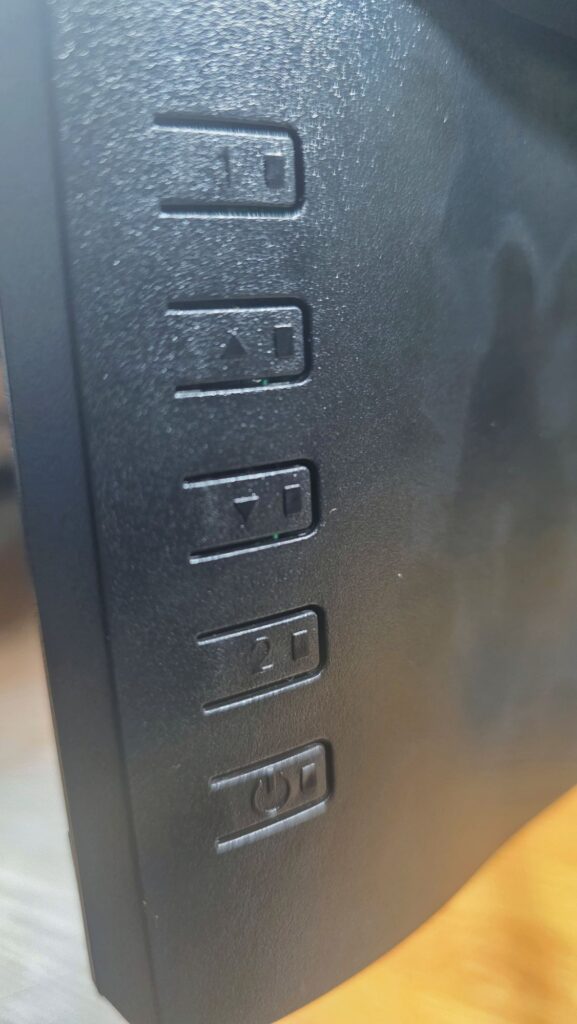 Lenovo LOQ 27-10 Review buttons