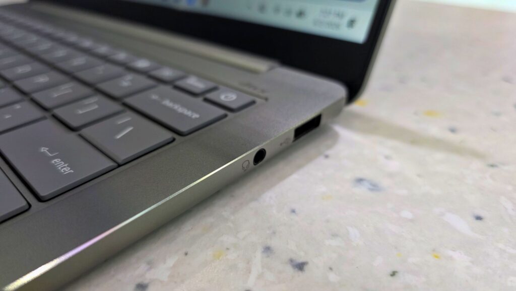  Acer Swift Air 14 right