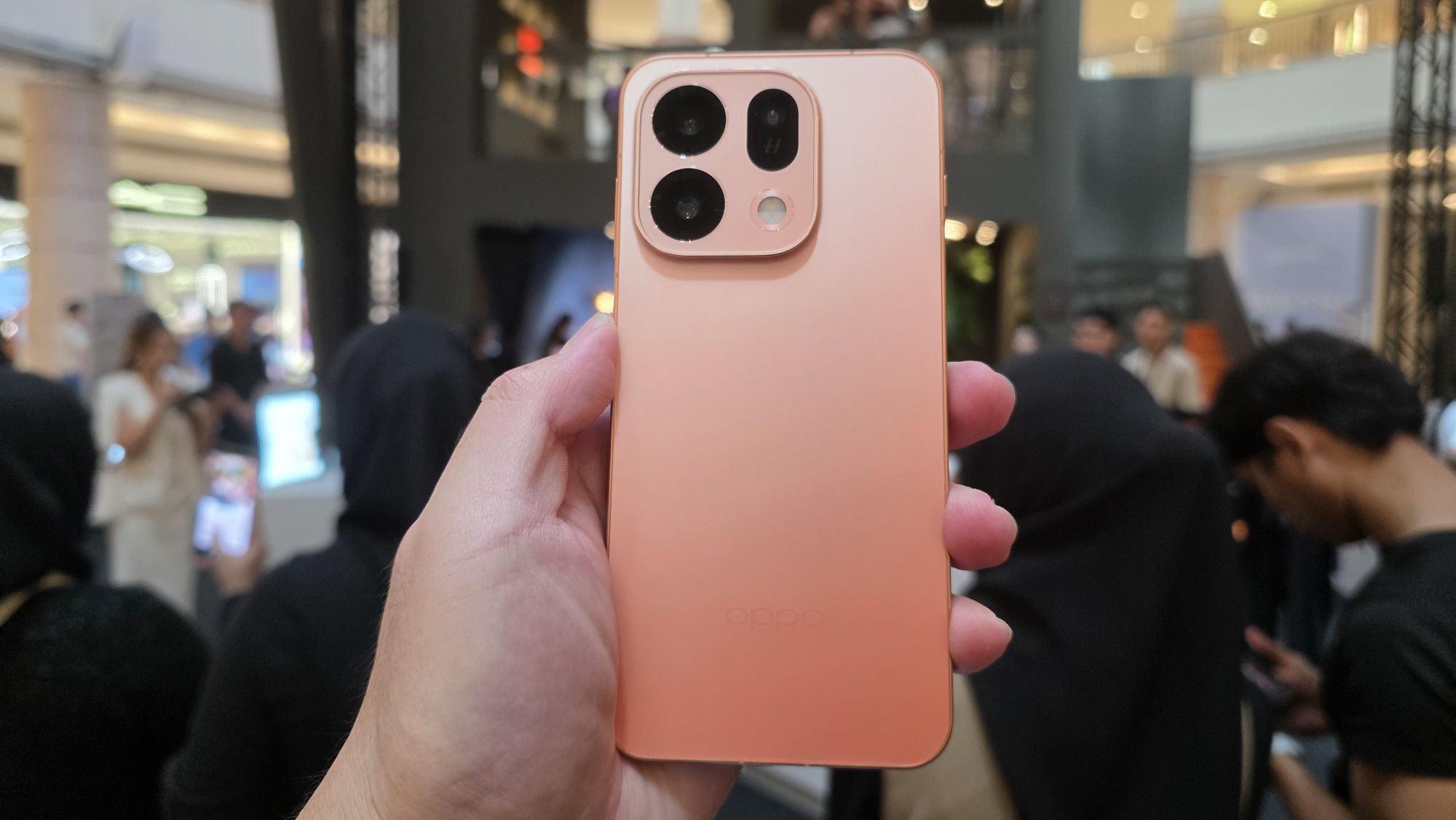 Oppo Find X9s Review rear 3