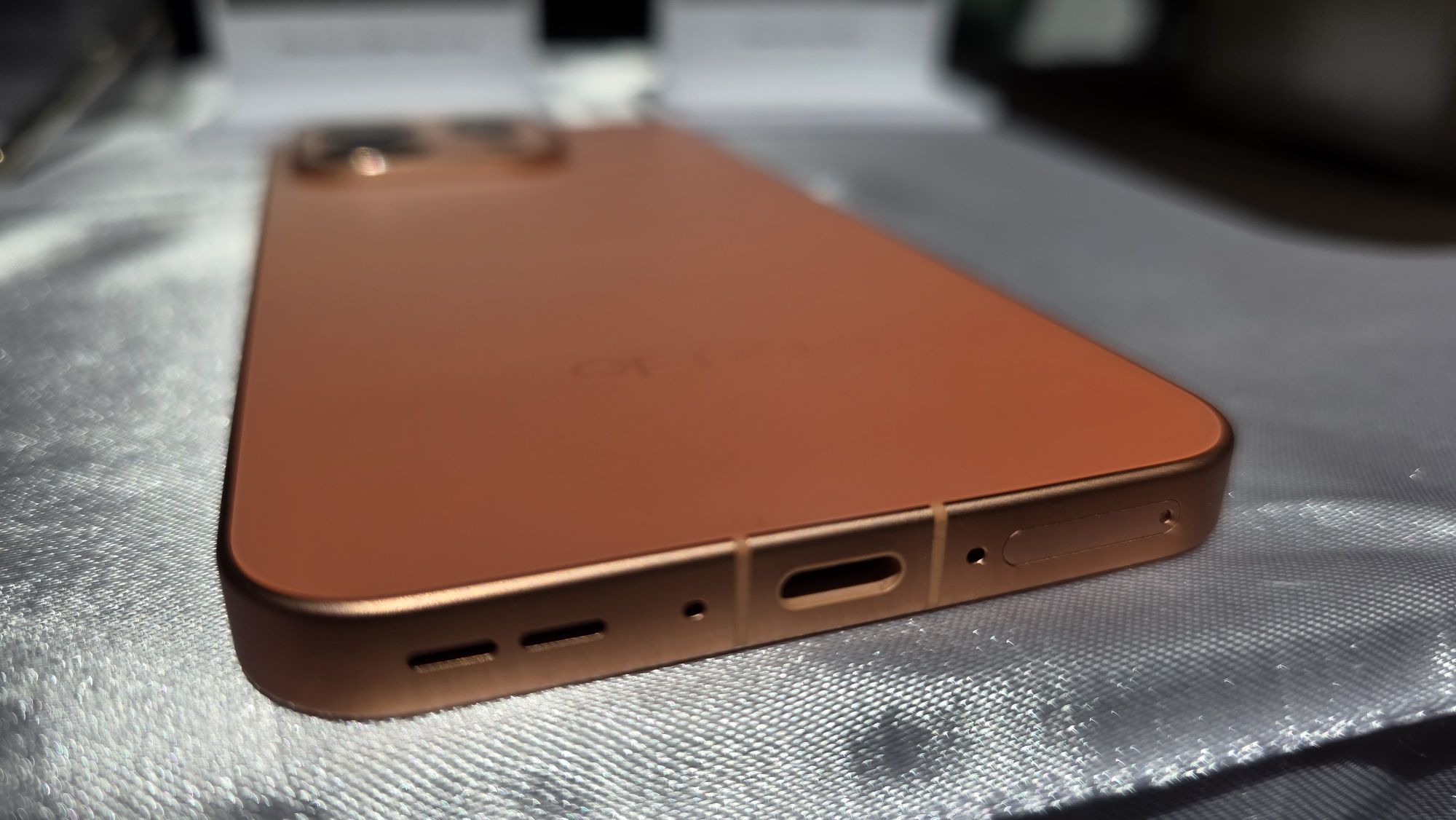 Oppo Find X9s Review base