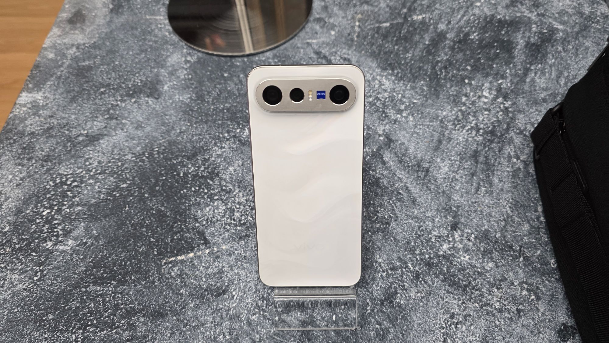 vivo X300 FE rear