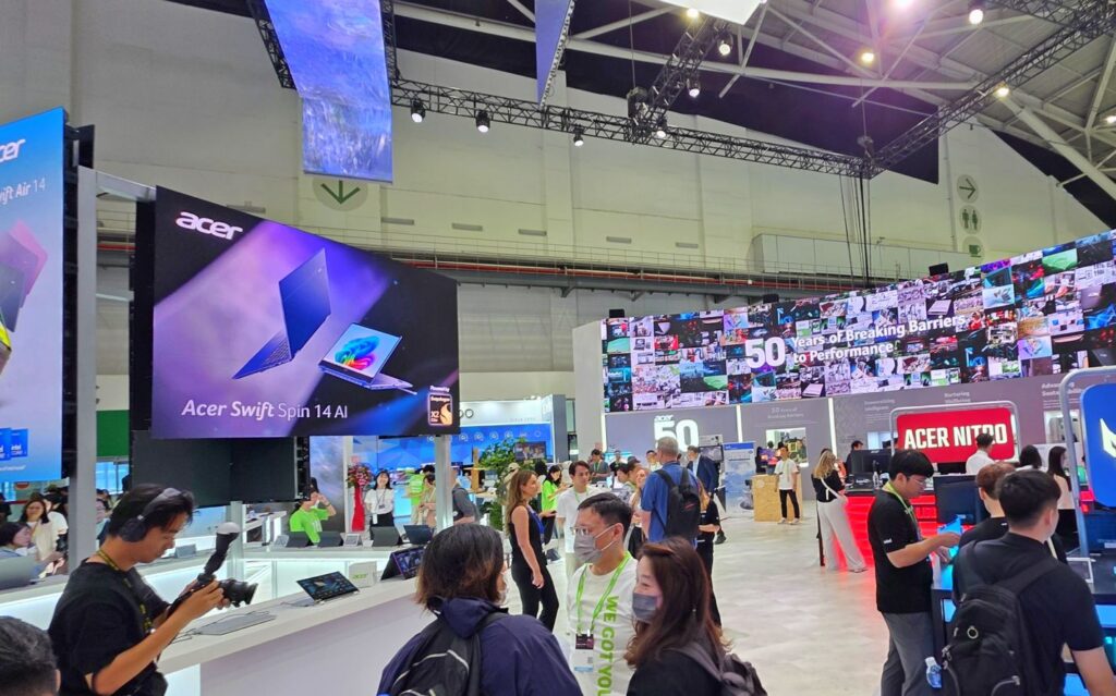  Acer Swift Air 14 booth