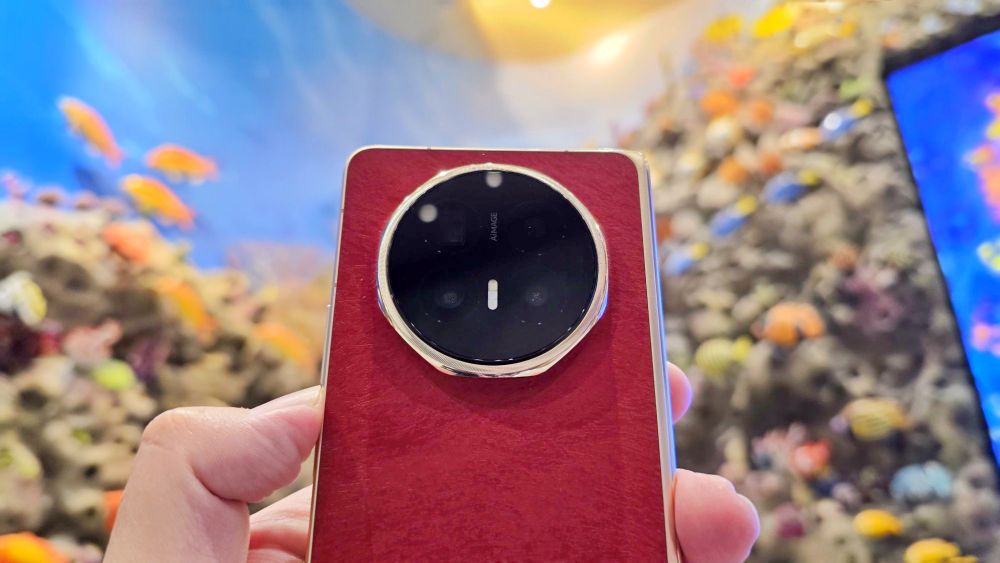 Honor Magic V6 Review - Flagship foldable that redefines performance and toughness 20 Honor Magic V6 Review rear camera
