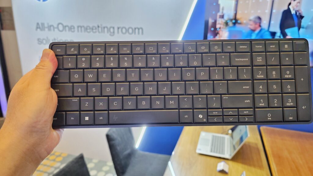 HP EliteBoard G1a AI PC