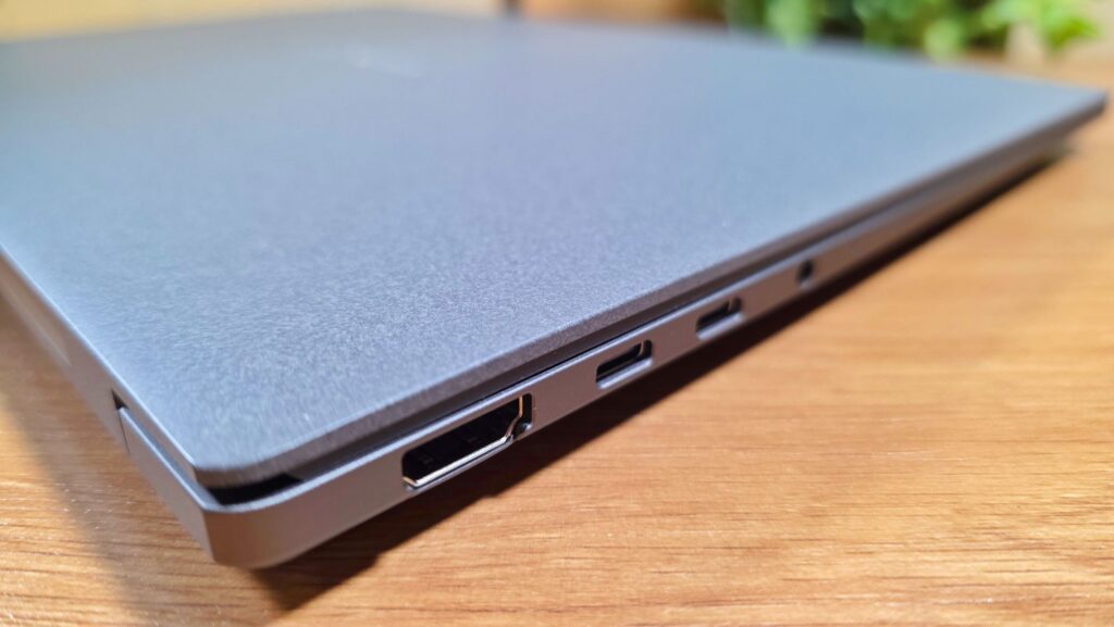 Asus Zenbook S 14 Review (UX5406AA) - Compact computing powerhouse means business 4 Asus Zenbook S 14 Review (UX5406AA) left