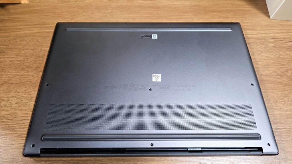 Asus Zenbook S 14 Review (UX5406AA) - Compact computing powerhouse means business 3 Asus Zenbook S 14 Review (UX5406AA) base