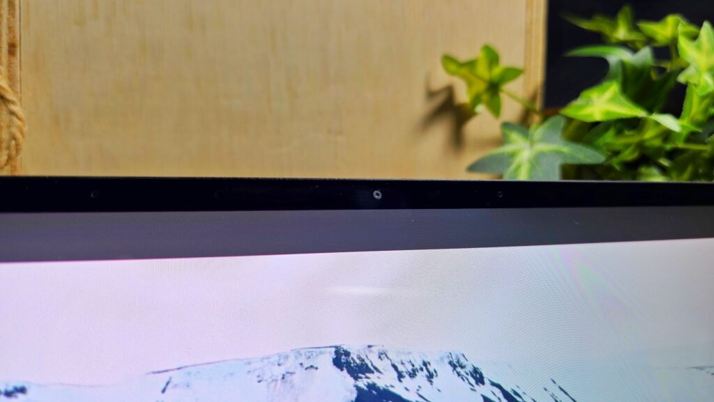 Asus Zenbook S 14 Review (UX5406AA) - Compact computing powerhouse means business 8 Asus Zenbook S 14 Review (UX5406AA) webcam