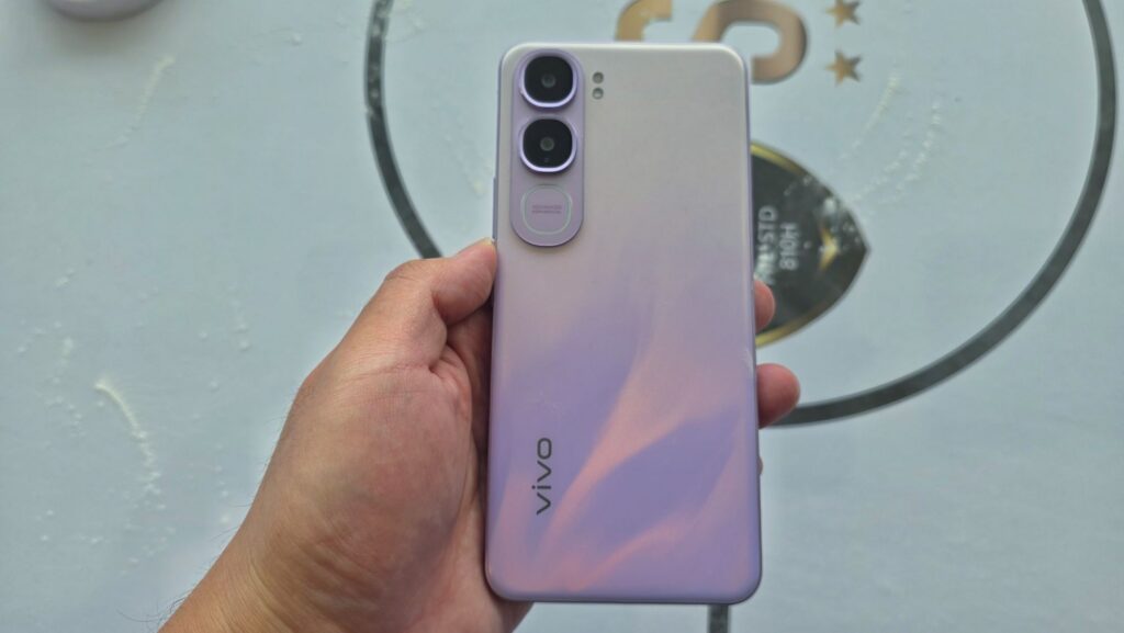 vivo Y31s 5G review - Tough Budget Phone with Large 6,500mAh Battery Tested 19 vivo Y31s 5G review rear