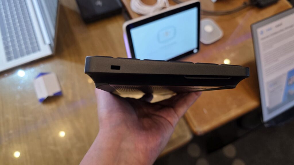 HP EliteBoard G1a AI PC side