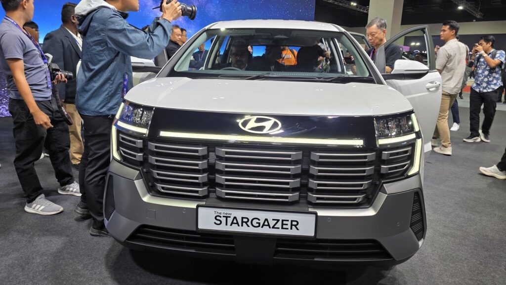Hyundai Stargazer front