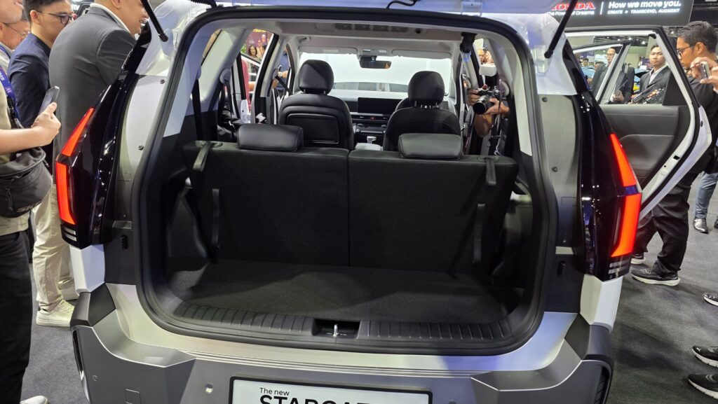Hyundai Stargazer rear