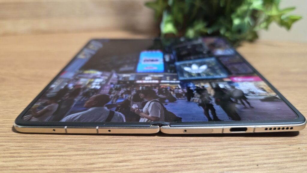 Honor Magic V6 Review - Flagship foldable that redefines performance and toughness 3 Honor Magic V6 Review base
