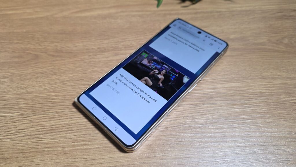 Honor Magic V6 Review - Flagship foldable that redefines performance and toughness 2 Honor Magic V6 Review angled
