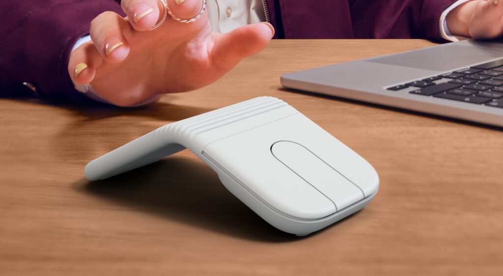 Logitech Mobi Fold gets you a foldable mouse in your pocket for RM439 3 logitech mobi fold 2