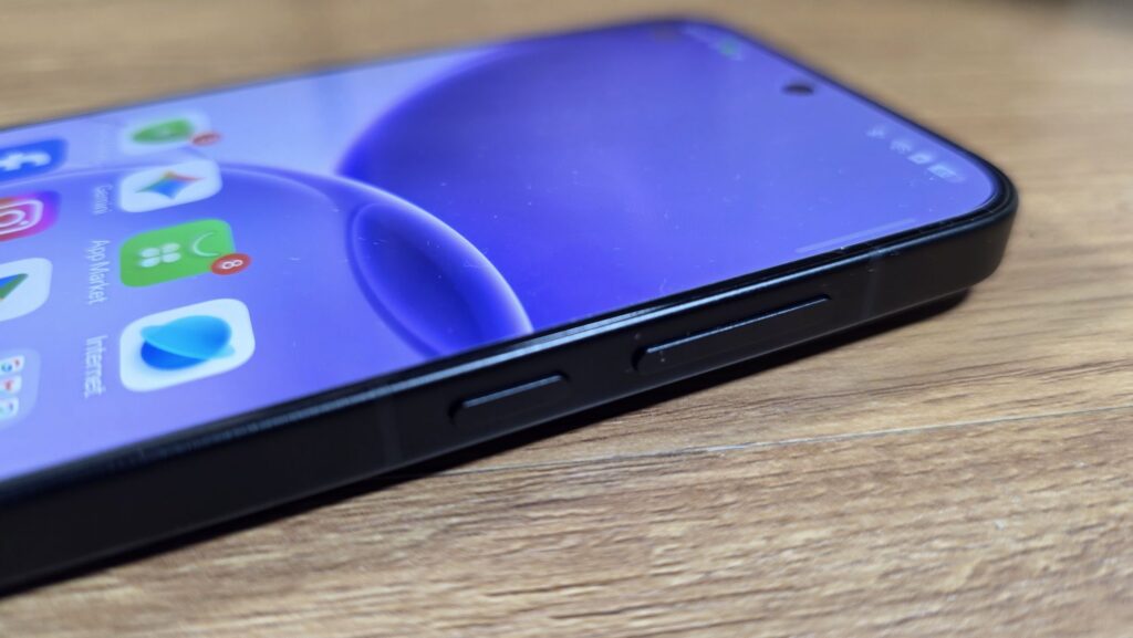 Oppo Reno 16 Pro Review - Compact Flagship with 200MP Main Camera Tested 4 oppo reno 16 pro review buttons