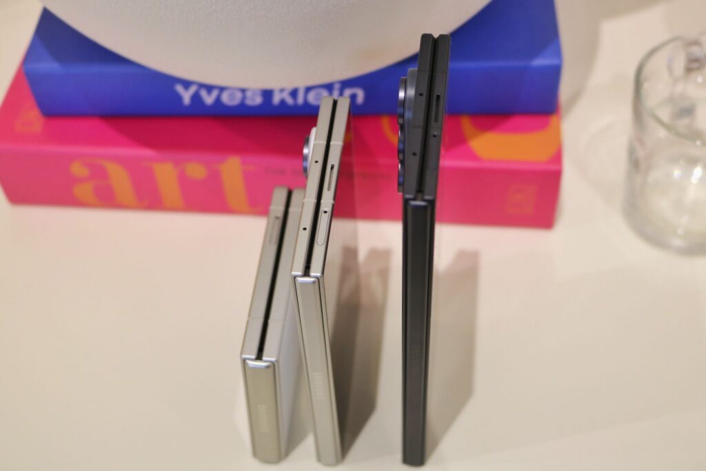Samsung Galaxy Z Flip8 side hinge