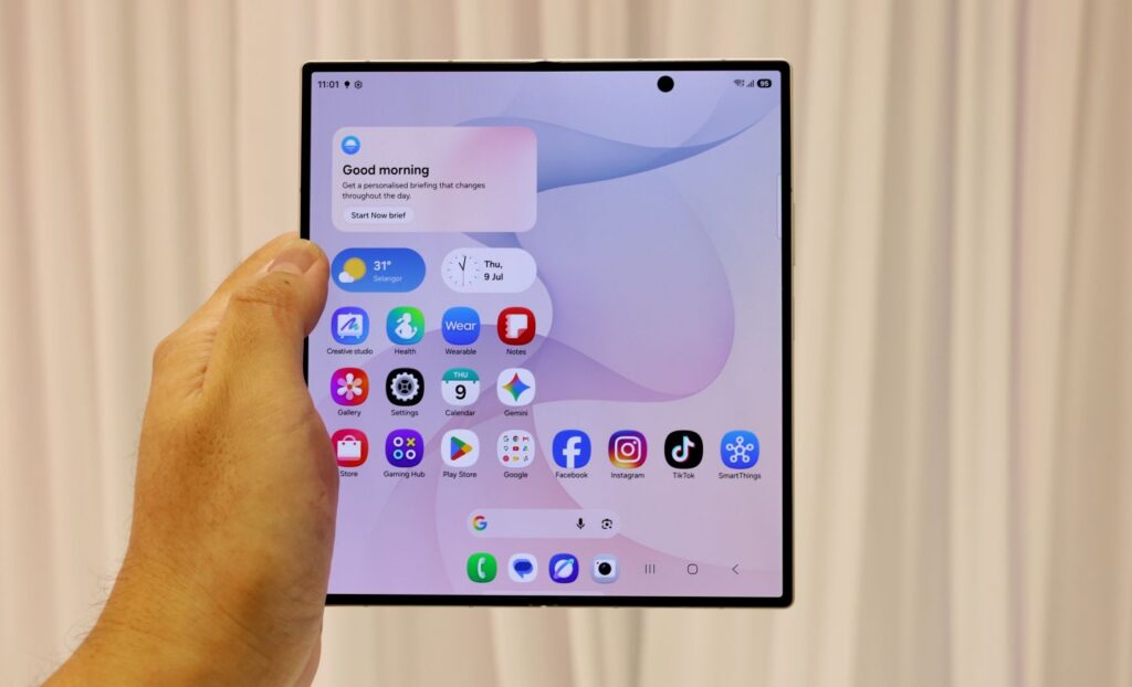 galaxy z fold8 ultra colours open
