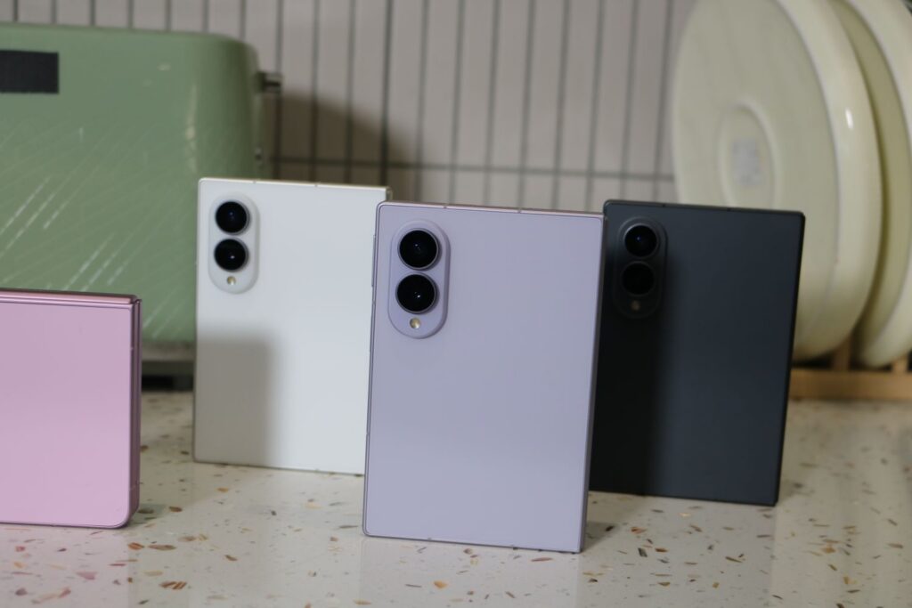galaxy z fold8 colours