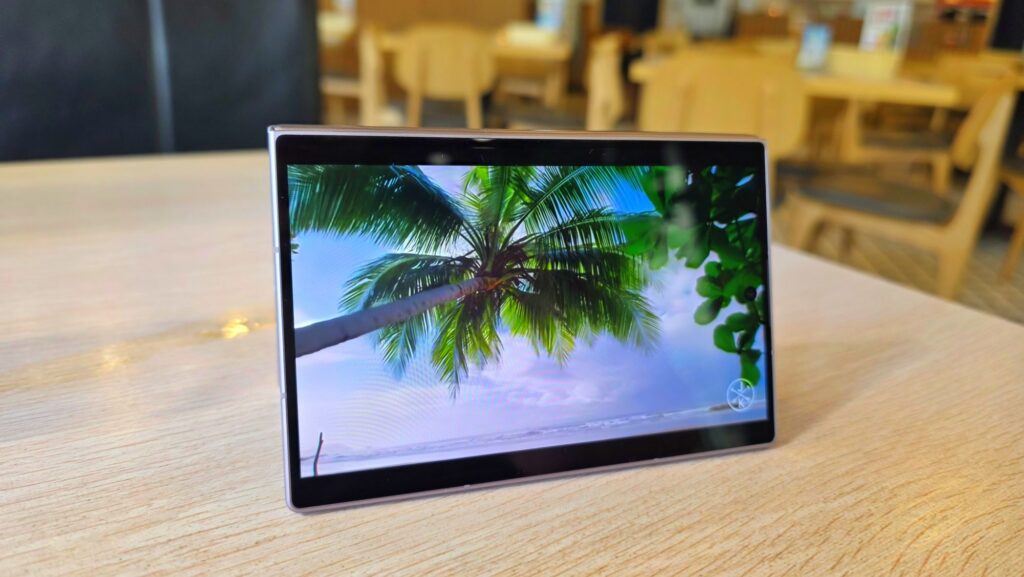 Samsung Galaxy Z Fold8 Review tent