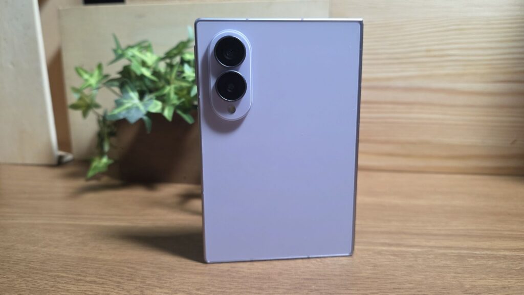 Samsung Galaxy Z Fold 8 First Look and Unboxing - The First 72 Hours With Samsung’s New Passport-Sized Flagship 2 Samsung Galaxy Z Fold 8 rear