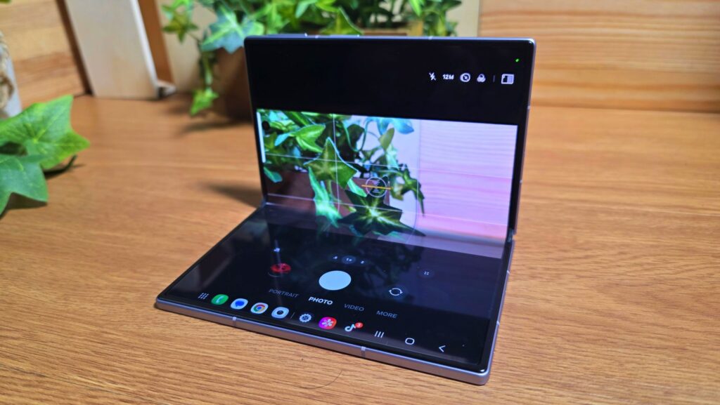 Samsung Galaxy Z Fold8 Review semi flex