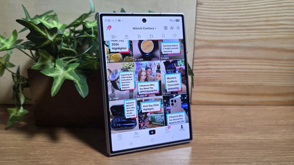 Samsung Galaxy Z Fold 8 First Look and Unboxing - The First 72 Hours With Samsung’s New Passport-Sized Flagship 5 Samsung Galaxy Z Fold 8 socials