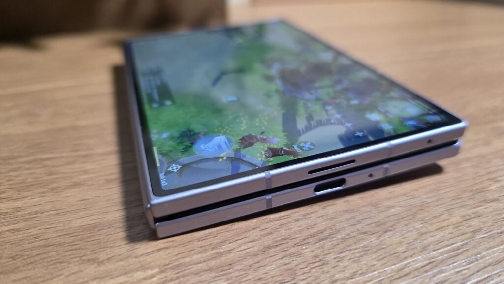 Samsung Galaxy Z Fold 8 First Look and Unboxing - The First 72 Hours With Samsung’s New Passport-Sized Flagship 6 Samsung Galaxy Z Fold 8 charger